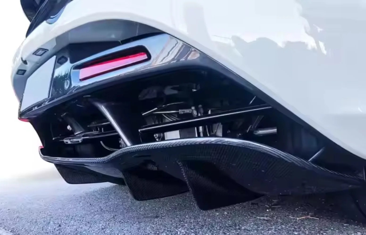 High Quality Fast Delivery Whole Sale Price Dry Carbon Fiber OEM Style Rear Diffuser Body Kits for  720S